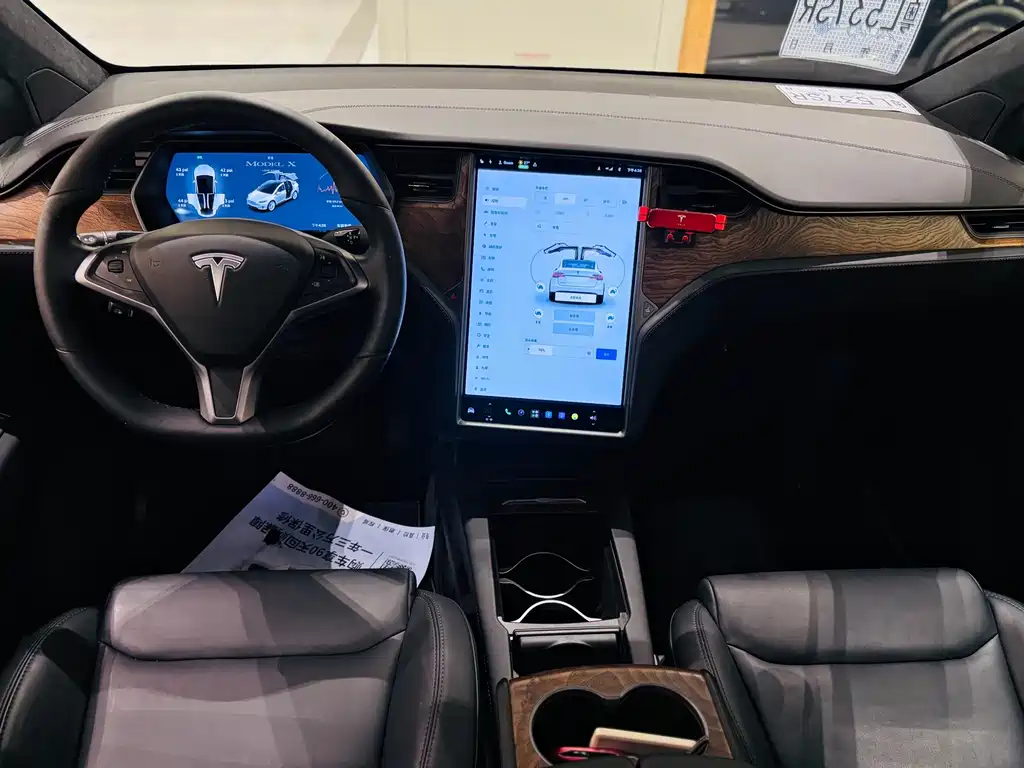 Tesla Model X — миниатюра 7
