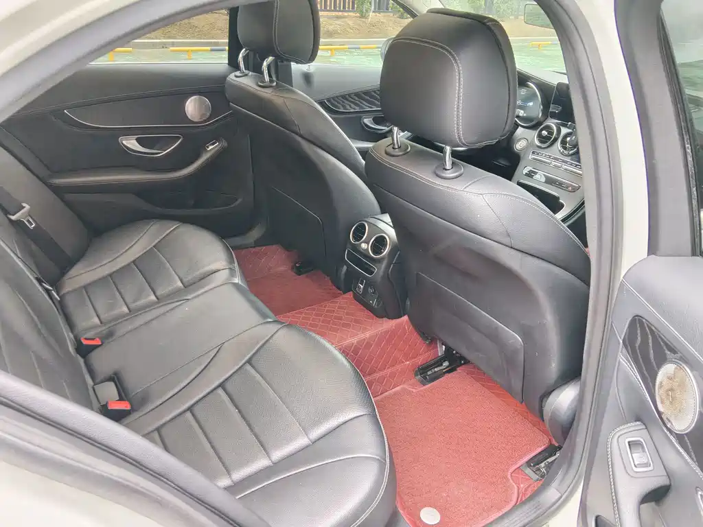 Mercedes-Benz C-Class — миниатюра 6