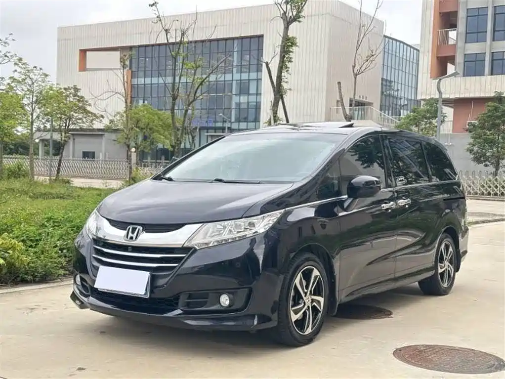 Honda Odyssey 2015 Facelift 2.4L Supreme Edition