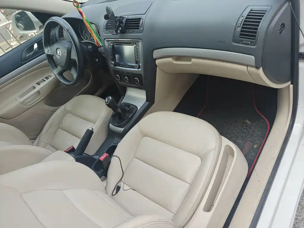 Skoda Octavia 2015 1.6L MT