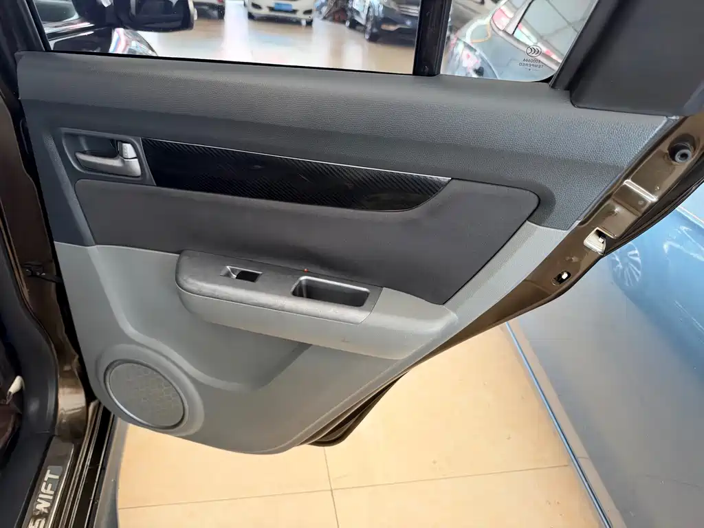 Suzuki Swift — миниатюра 22