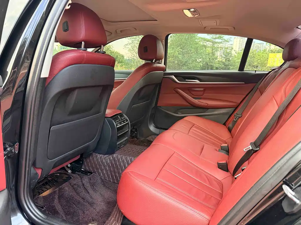 BMW 5 Series — миниатюра 5