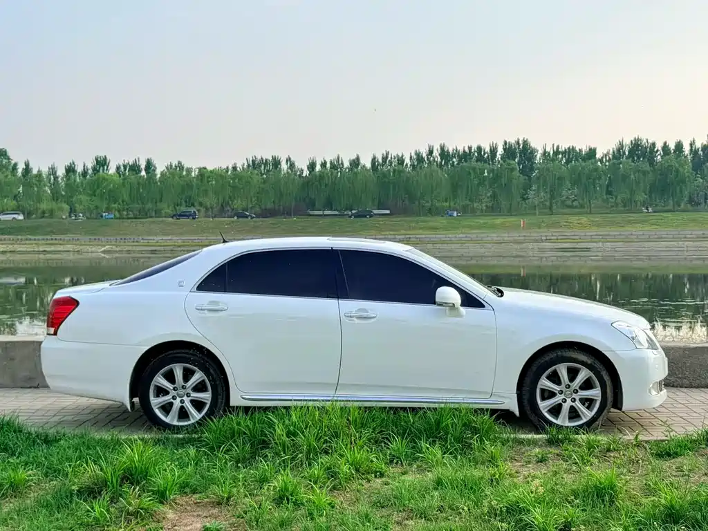 Toyota Crown 2010 3.0L Royal Saloon