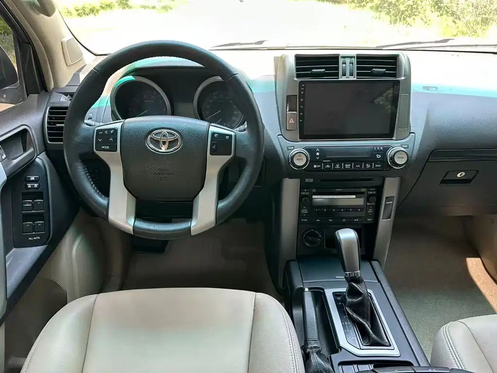 Toyota Land Cruiser Prado 2010 2.7L AT Standard