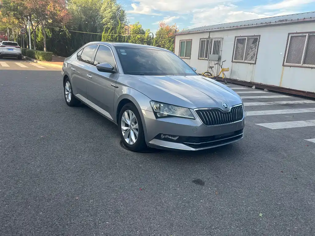 Skoda Superb — миниатюра 3