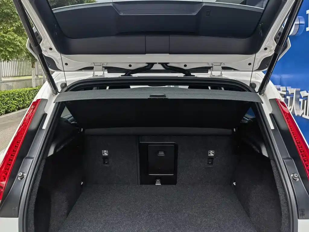 Volvo XC40 — миниатюра 6