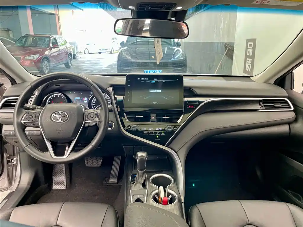 Toyota Camry 2021 2.0G Luxury
