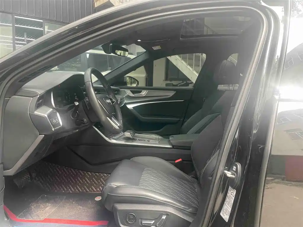 Audi A6L 2023 40 TFSI Luxury