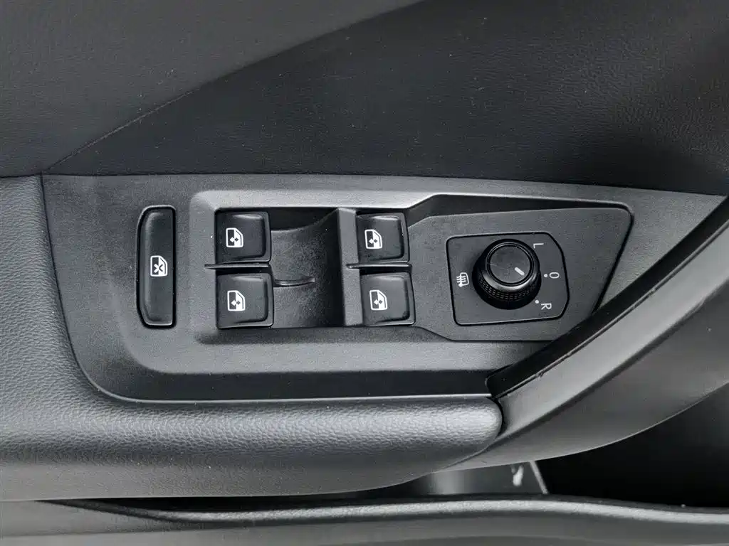 Volkswagen Tharu 2020 280TSI Luxury PLUS VI