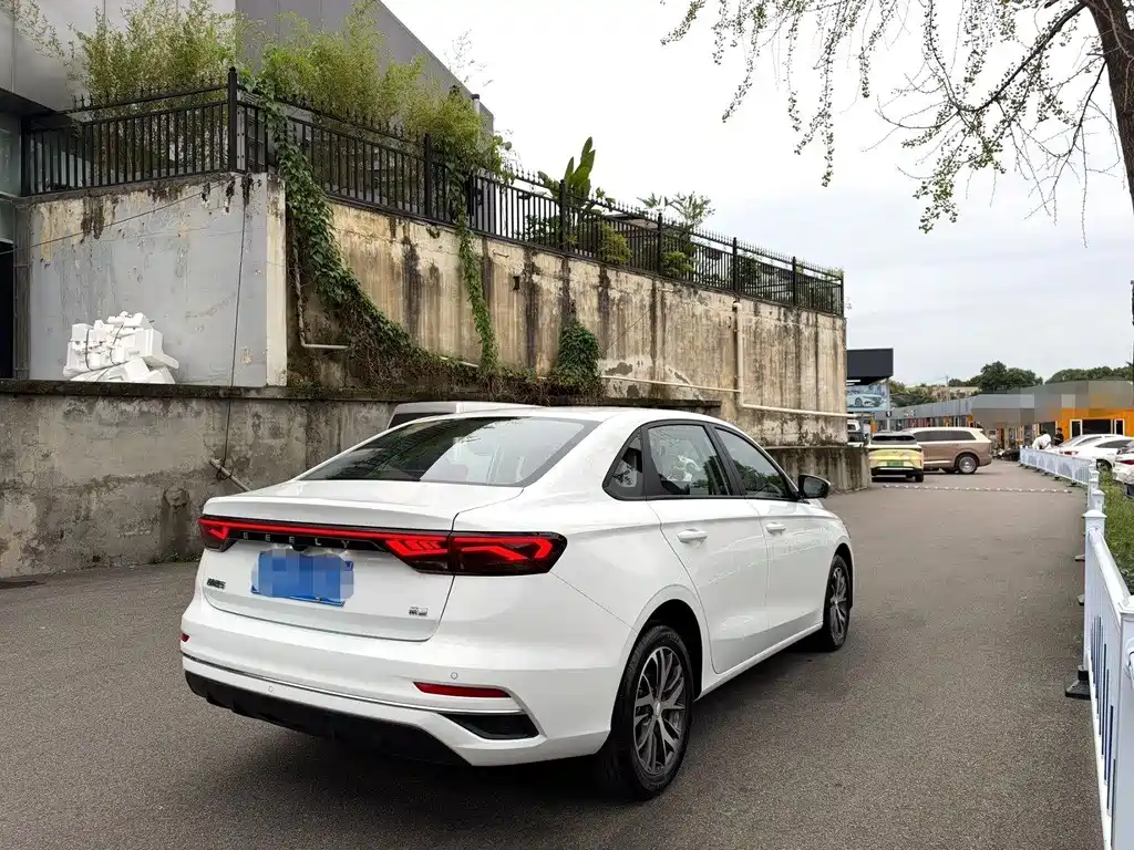 Geely Emgrand — миниатюра 7