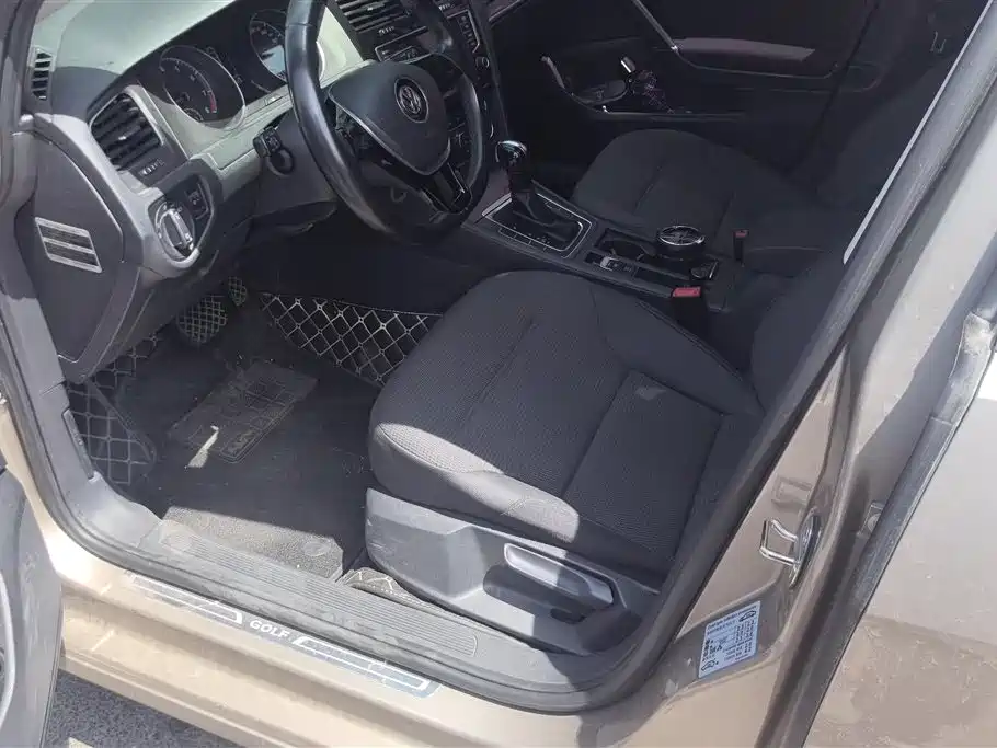 Volkswagen Golf 2016 1.6L AT Comfort