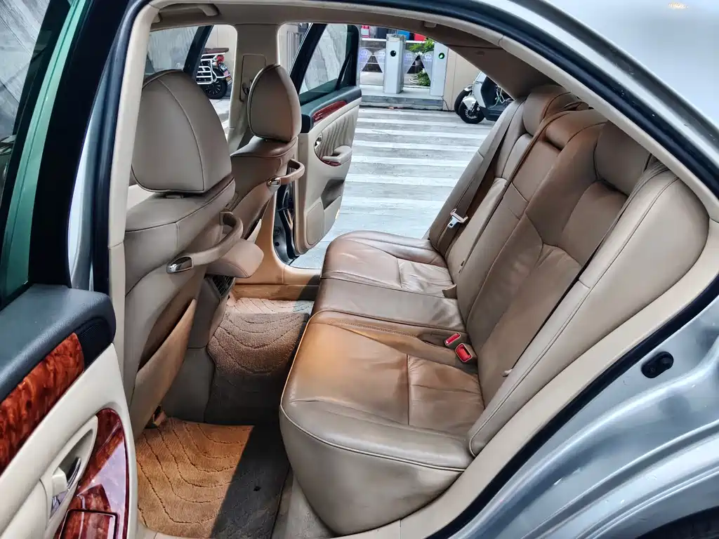 Toyota Crown — миниатюра 12
