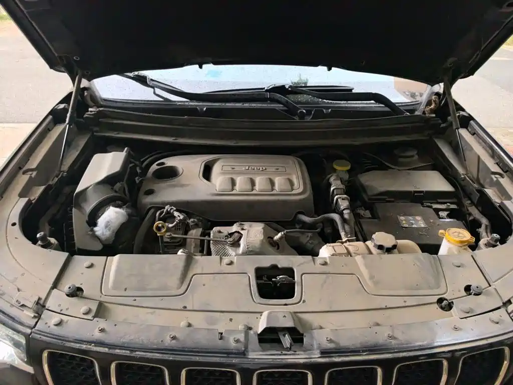 Jeep Grand Commander — миниатюра 21