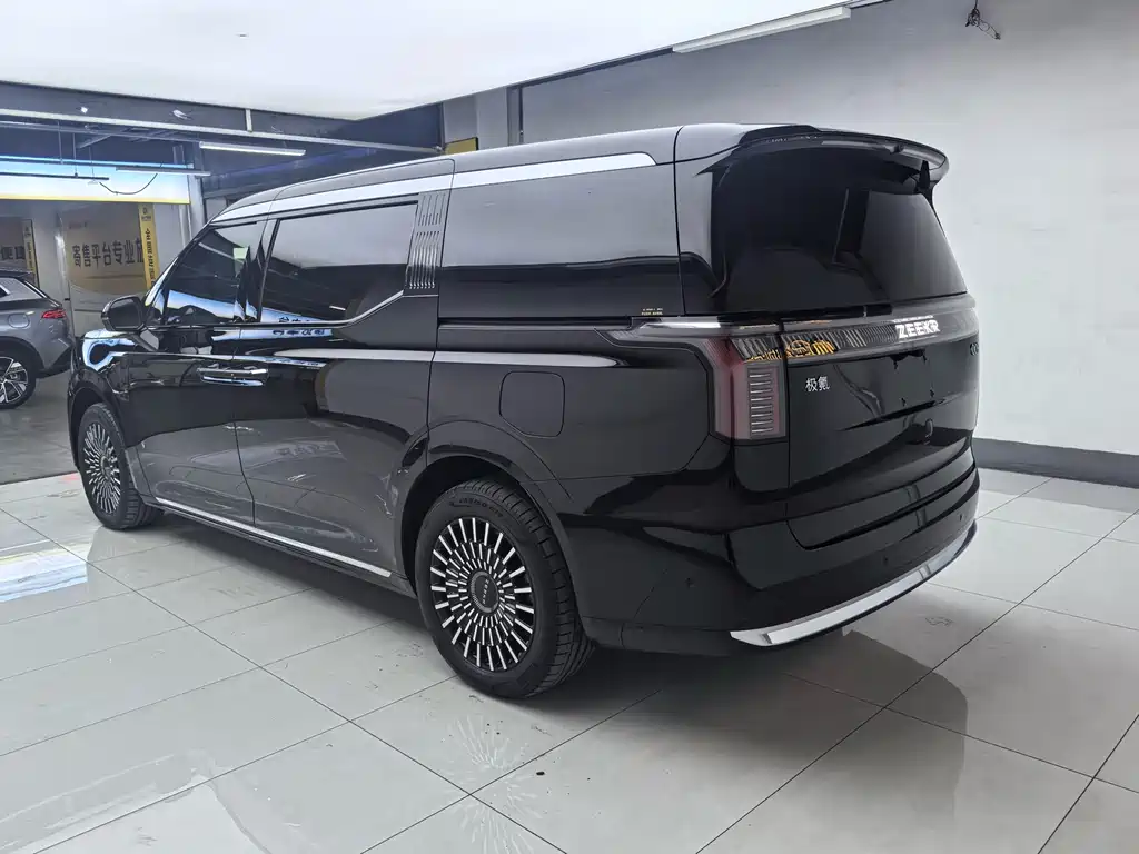 Zeekr 009 2024 мест Executive 108kWh