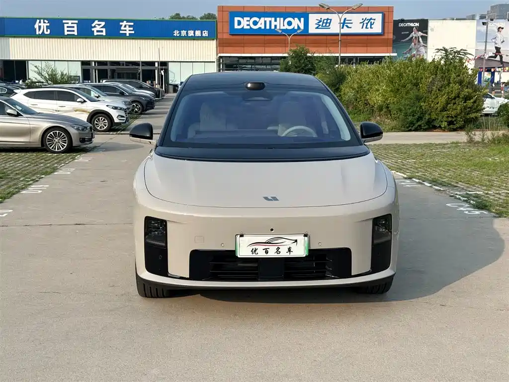 Li Auto i8 2025 Standard