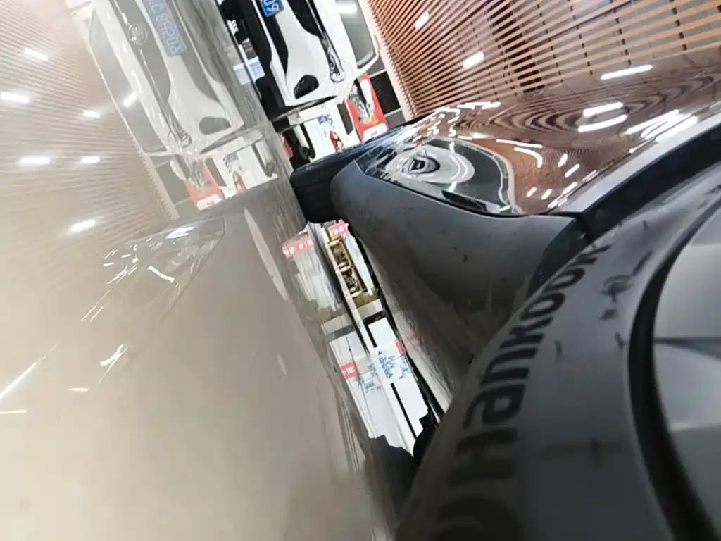 Tesla Model Y — миниатюра 21