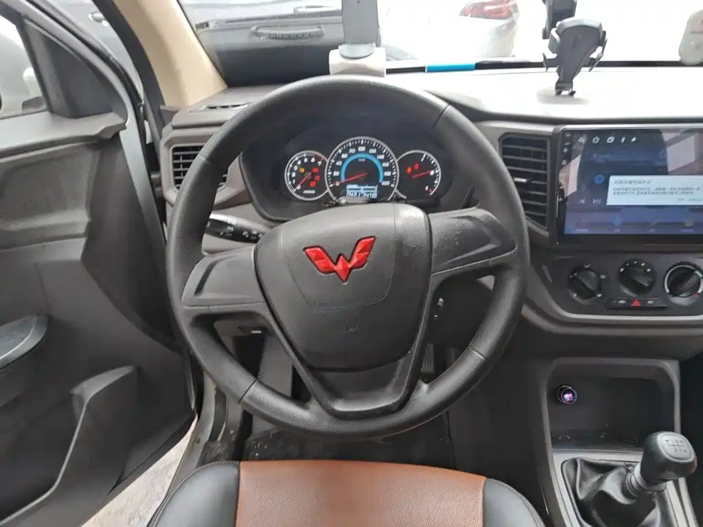 Wuling Hongguang V — миниатюра 6