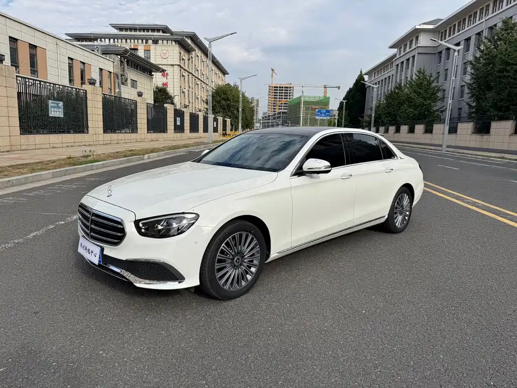 Mercedes-Benz E-Class — миниатюра 3