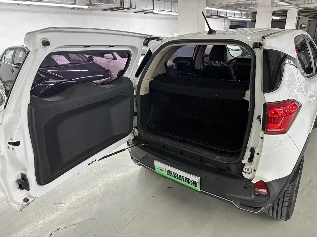 BYD Yuan EV — миниатюра 7