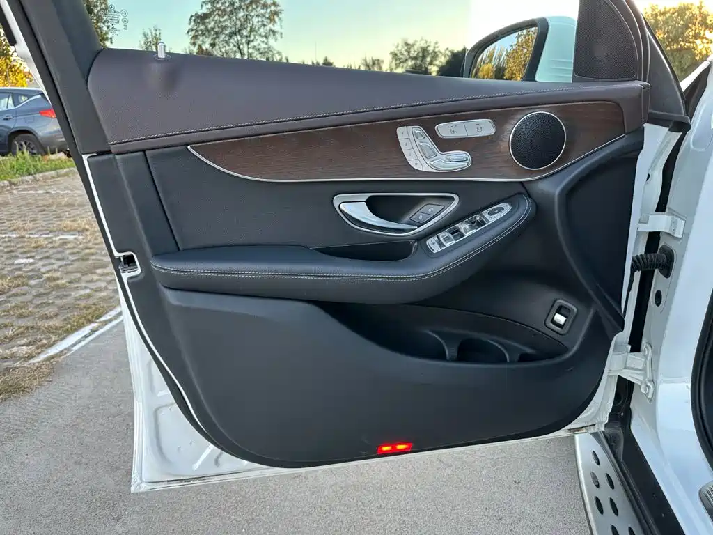 Mercedes-Benz GLC — миниатюра 12