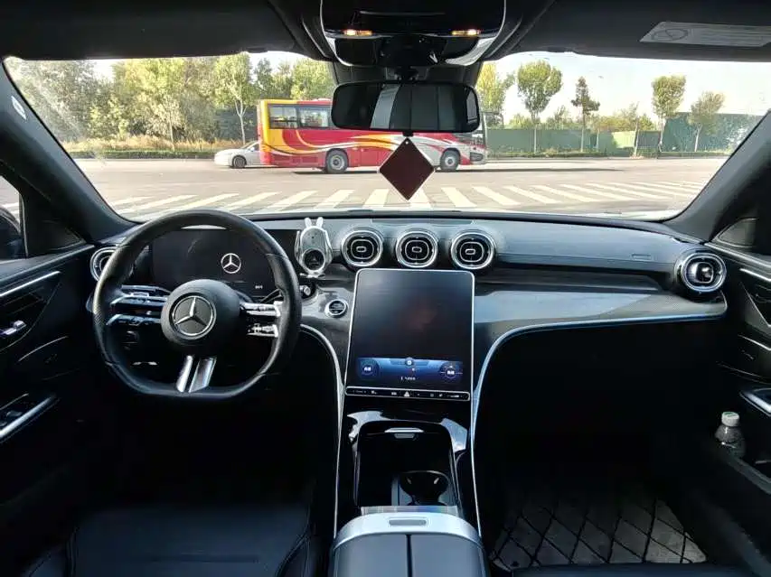 Mercedes-Benz C-Class — миниатюра 4