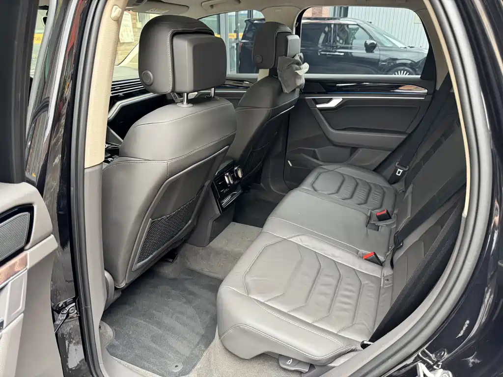 Volkswagen Touareg 2021 3.0TSI Sport