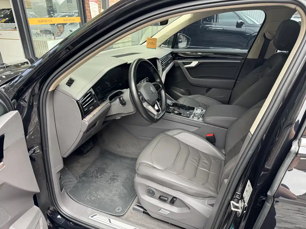 Volkswagen Touareg 2021 3.0TSI Sport