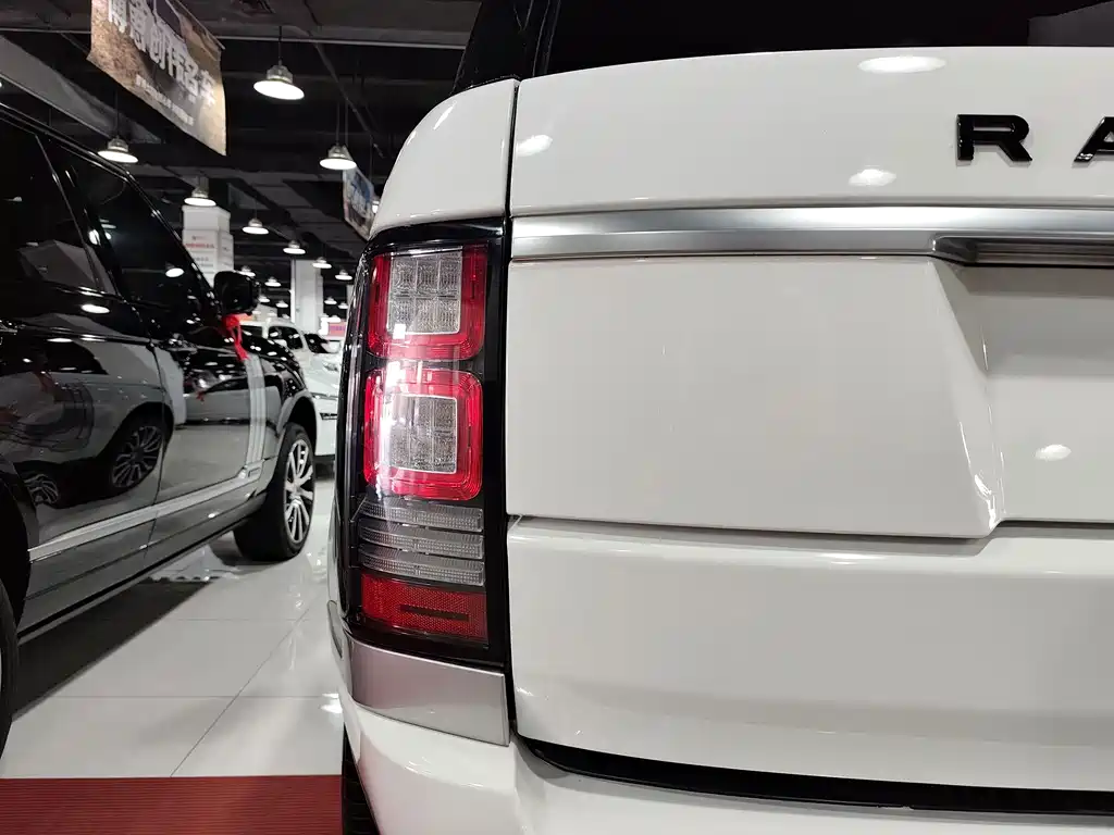 Land Rover Range Rover — миниатюра 20