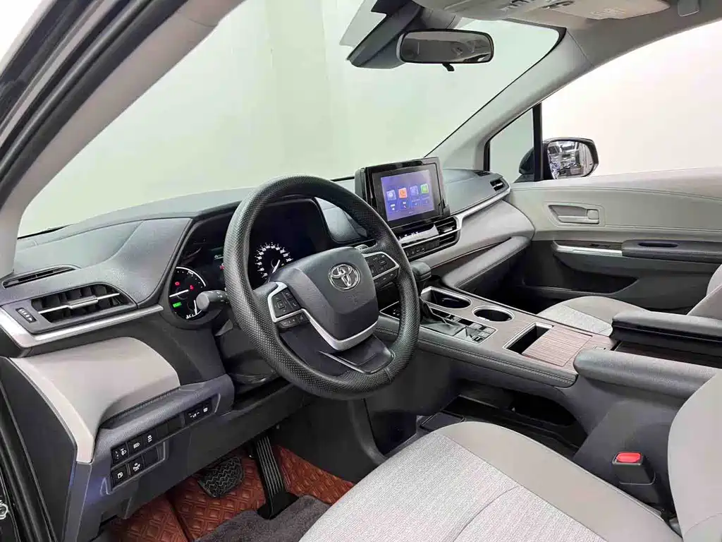 Toyota Sienna 2023 2.5L Comfort