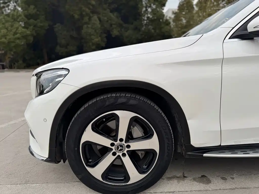 MERCEDES-BENZ GLC