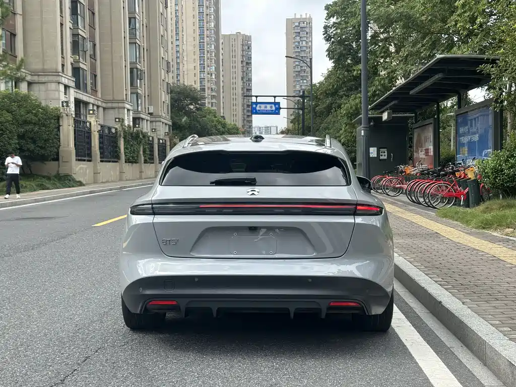 NIO NIO ET5T
