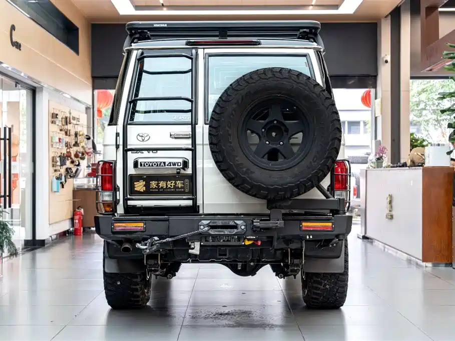 Toyota Land Cruiser LC76 2022 4.0L MT
