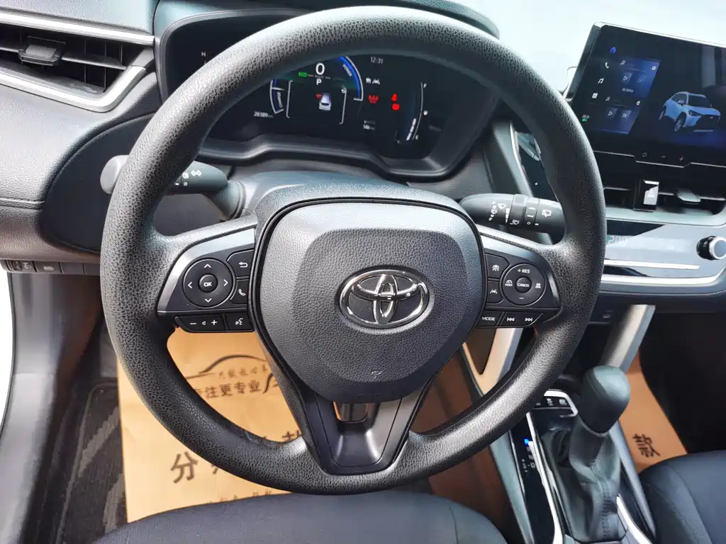 Toyota Corolla Cross — миниатюра 9