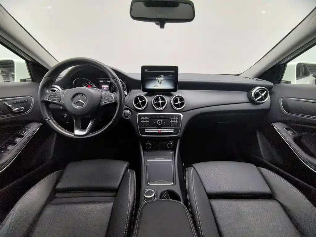 Mercedes-Benz GLA — миниатюра 5
