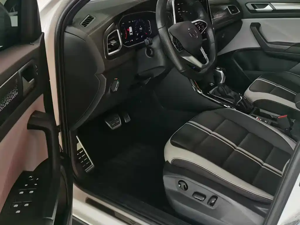 Volkswagen T-Roc — миниатюра 4