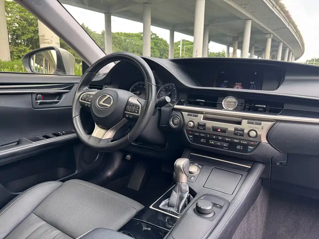 Lexus ES 2015 200 Comfort