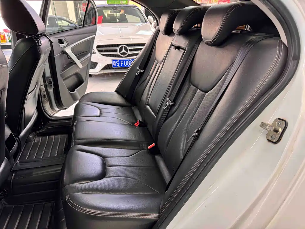 Geely Emgrand — миниатюра 18
