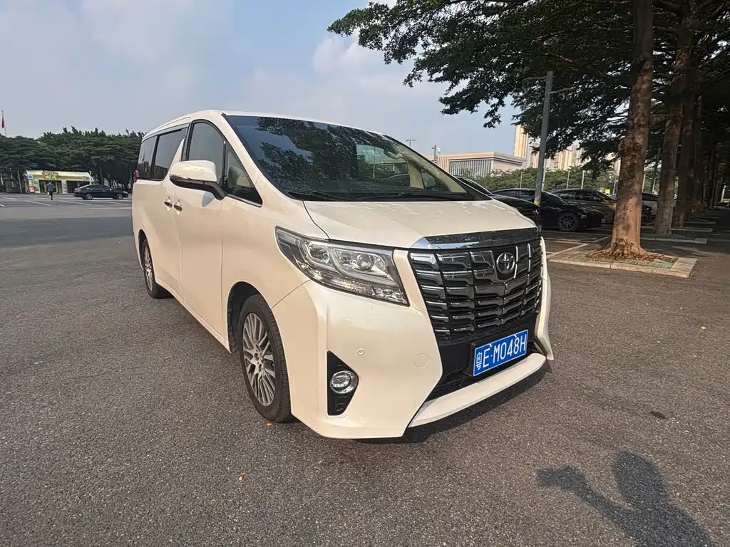 Toyota Alphard — миниатюра 3