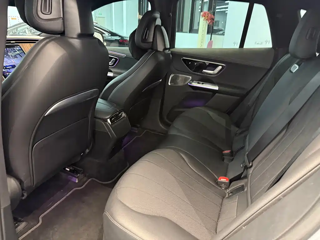 Mercedes-Benz EQE SUV — миниатюра 11