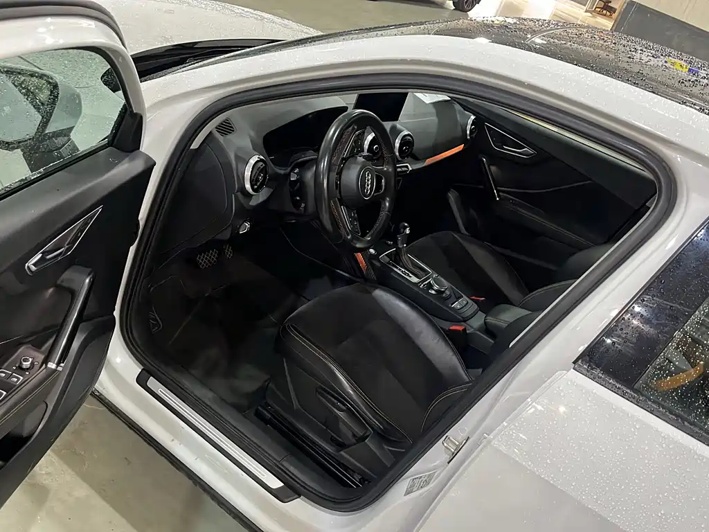 Audi Q2L e-tron — миниатюра 2