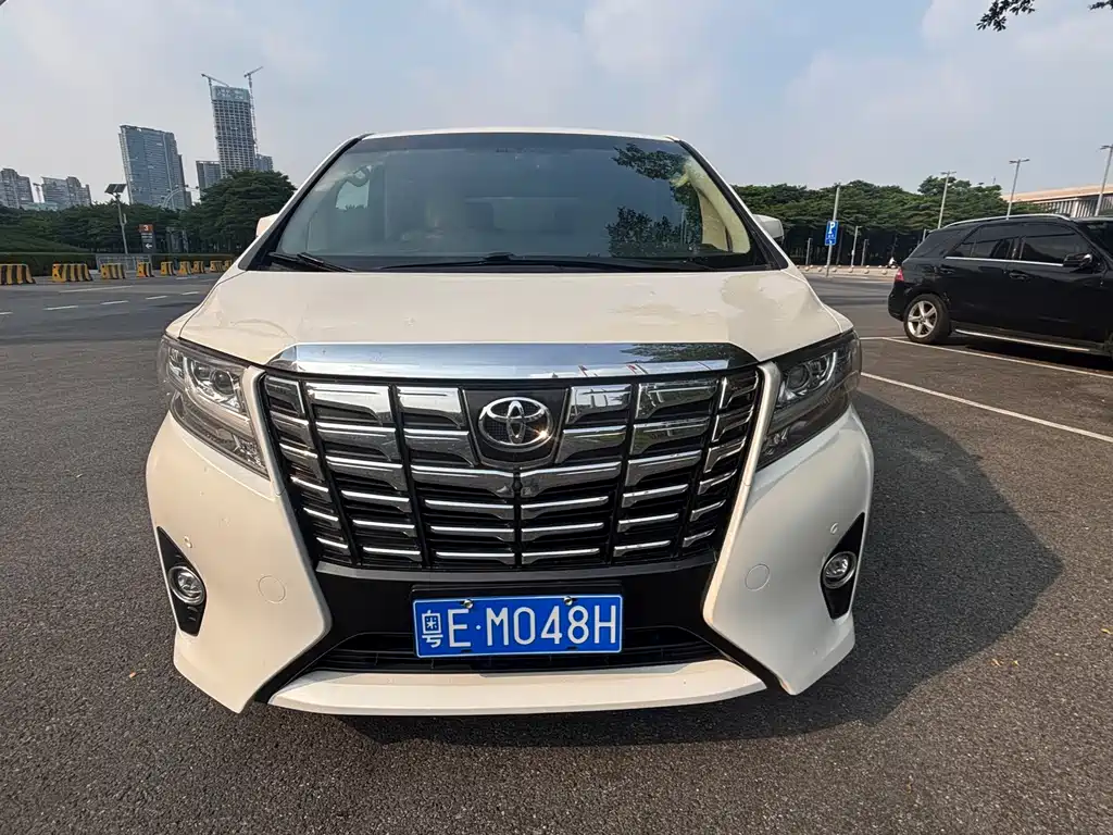 Toyota Alphard — миниатюра 2