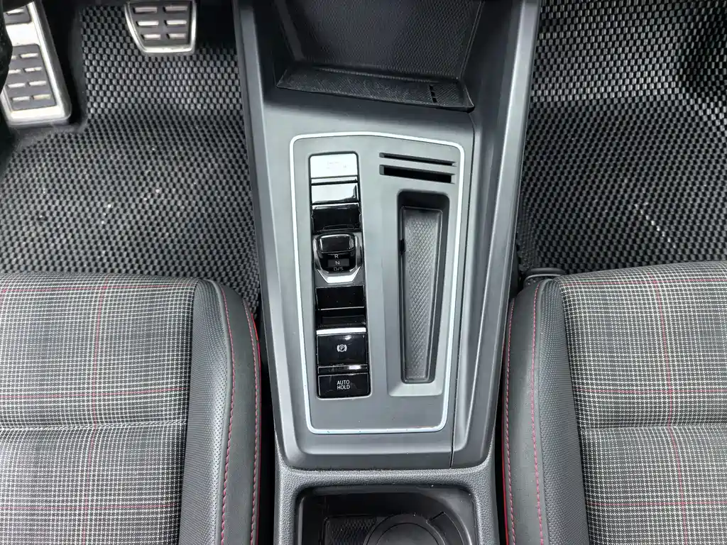 Volkswagen Golf GTI — миниатюра 26
