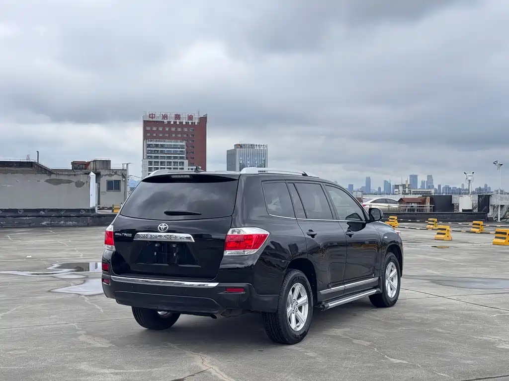 Toyota Highlander 2013 2.7L 5 мест