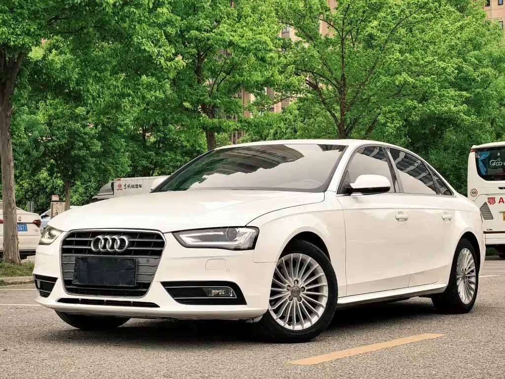 Audi A4L 2015