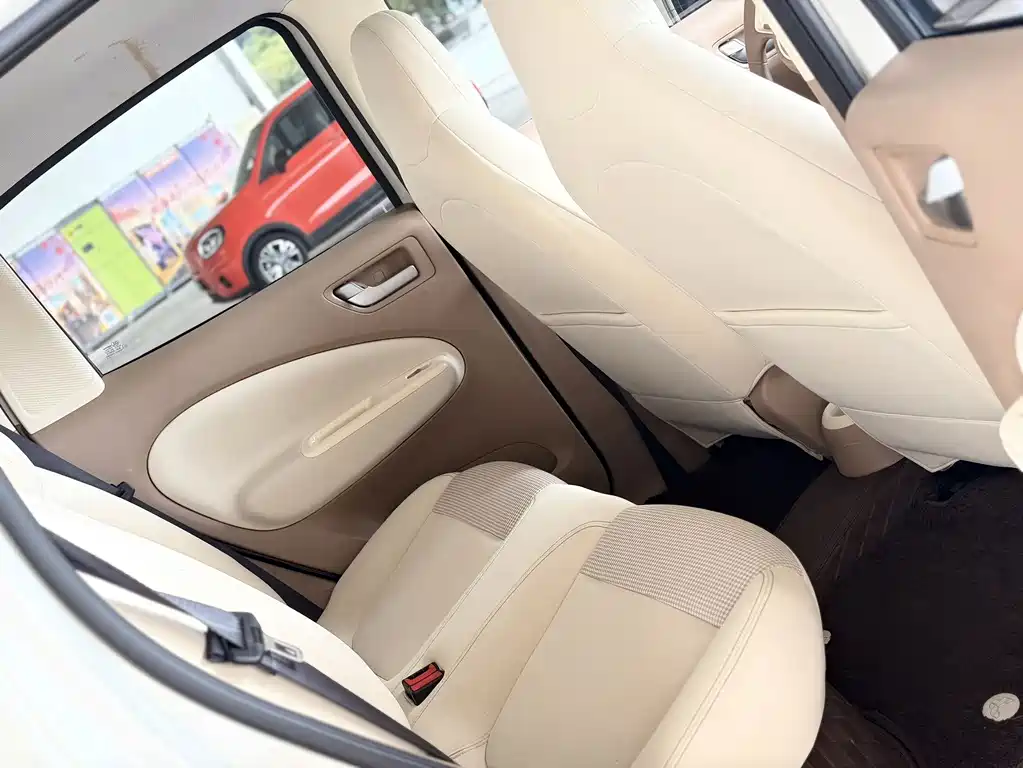 Wuling MINIEV — миниатюра 11