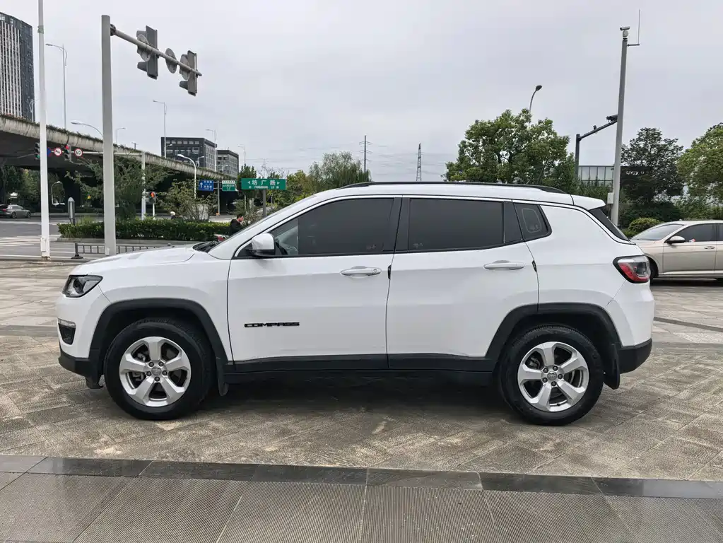 Jeep Compass — миниатюра 7