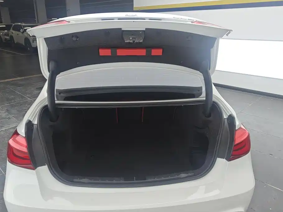 BMW 3 Series — миниатюра 4