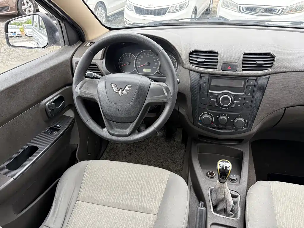 Wuling Hongguang — миниатюра 12