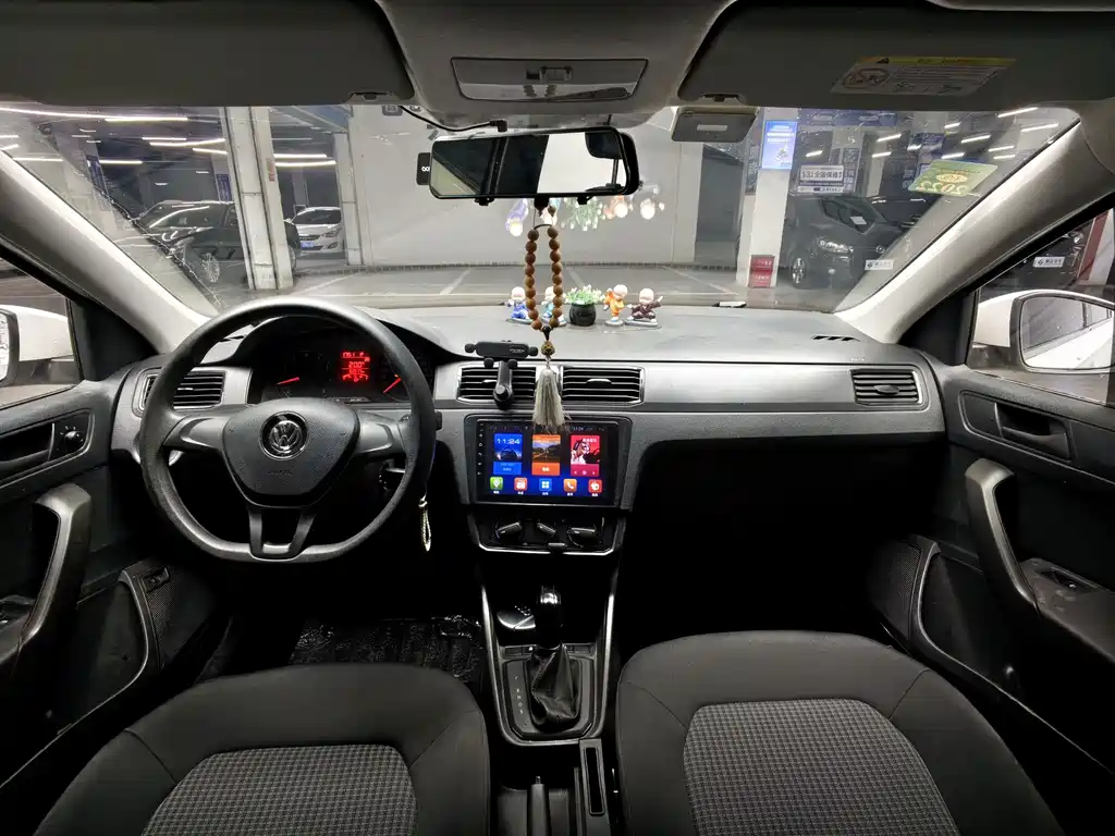 Volkswagen Santana — миниатюра 4