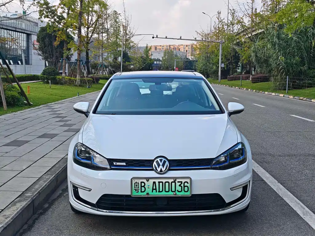Volkswagen Golf EV — миниатюра 2